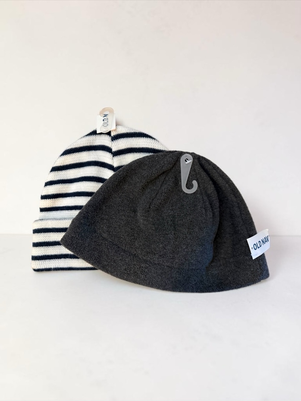 🫶🏻 Old Navy Kids Gray Pom-Free Beanie + Stripe Knit